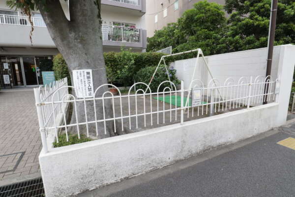 ソレイユ田町共用部3｜供たちが安全に遊べる小さな遊び場があります。