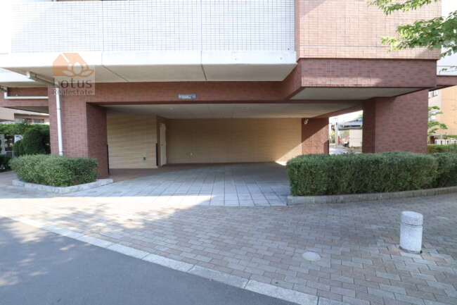 パークナード亀戸ロジュマン共用部3｜駐車場の車路は大通りに面していて非常に入りやすいです。