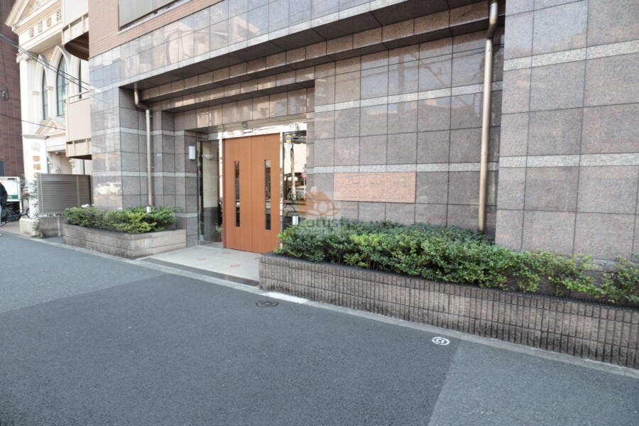 ローヤルシティ西日暮里エントランス1