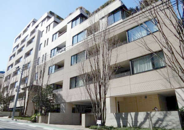 プラウド恵比寿外観１｜プラウド恵比寿は平成２４年築、７階建てのマンションです。恵比寿駅、代官山駅から徒歩１０分圏内の住宅街に立地します。