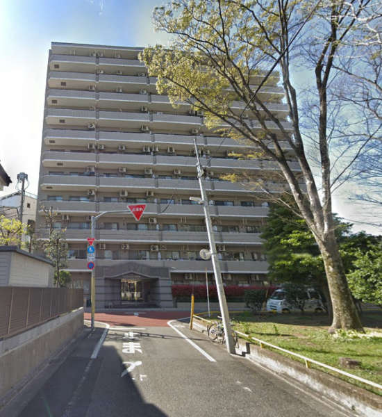 ヴェラハイツ竹の塚外観１｜ヴェラハイツ竹の塚は平成６年築、１１階建てのマンションです。竹ノ塚第七公園前の公園ビューが魅力です。竹ノ塚駅東口から徒歩５分圏内です。
