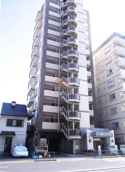 ローヤルシティ北千住外観１｜ローヤルシティ北千住は平成１６年築、１２階建てのマンションです。墨堤通りに立地します。千住大橋駅、北千住駅が徒歩圏内です。