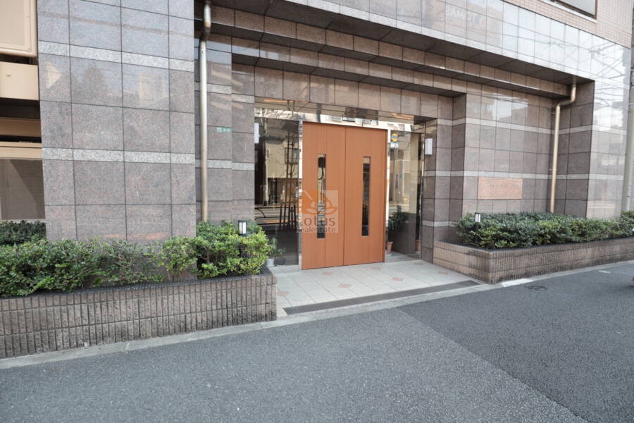 ローヤルシティ西日暮里エントランス2