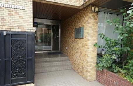 ライオンズマンション西荻南エントランス｜オートロック付き、内廊下設計です。