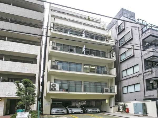 元赤坂マンション1｜元赤坂マンションは昭和４４年築、７階建てのマンションです。