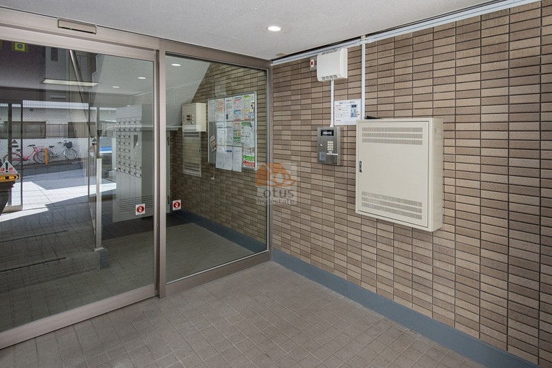 メゾン代々木エントランス３｜オートロック付きで安心です。