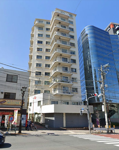 妙義坂マンション外観２｜妙義坂マンションは昭和４７年築、１２階建てのマンションです。南北線「駒込」駅から徒歩１分、山手線「駒込」駅徒歩３分という立地です。