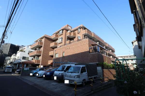 ライオンズマンション亀戸五丁目外観2｜外観や雰囲気の様子ですが、現地に行ったときには、築３０年超と気づきませんでした。このページを作るときに気づきましたが、スペック上の年代より、洗練された印象を感じました。