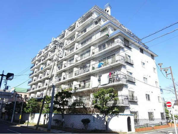 秀和小岩レジデンスは昭和４８年築、１０階建てのマンションです。