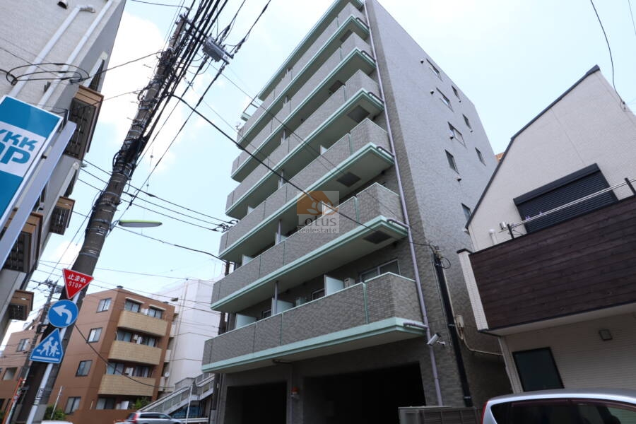 アフェクシオン南烏山外観2｜平成１５年築、７階建てのマンションです。お部屋は主に西向きと南向きがあります。