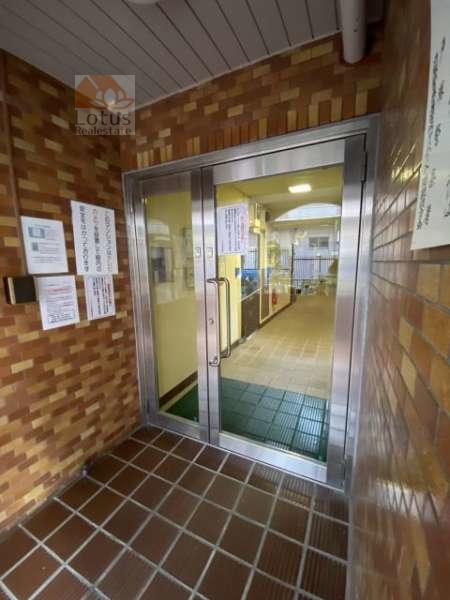 マンション高田馬場エントランス２｜夜間オートロックで安心です。