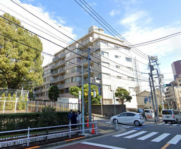 高輪パークマンション外観２｜高輪パークマンションは昭和４７年築、７階建てのマンションです。西側に高輪皇族邸がある立地です。