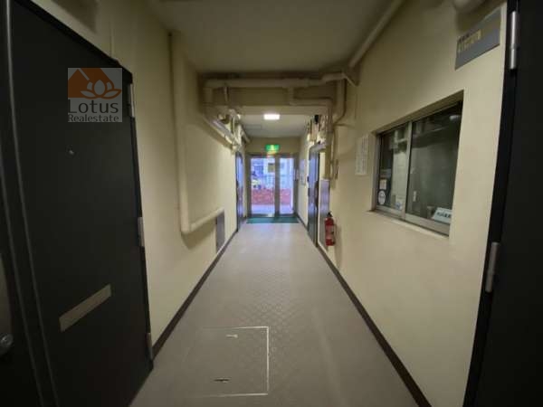 マンション高田馬場共用廊下２｜共用廊下です。