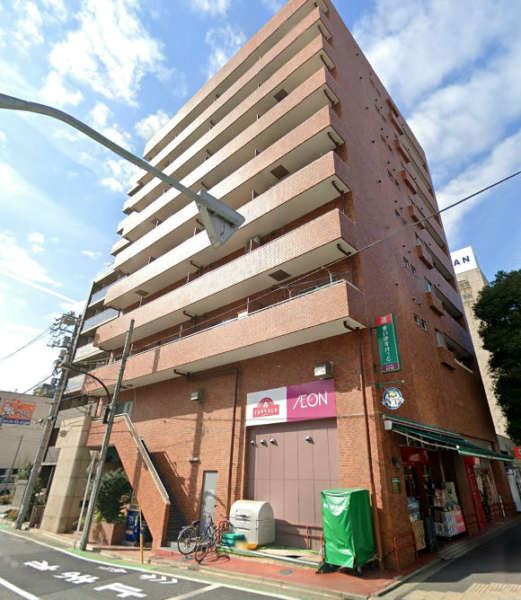 ライオンズマンション飯田橋外観１｜ライオンズマンション飯田橋は昭和５６年築、１０階建てのマンションです。２階にスーパー・まいばすけっとが入っています。飯田橋駅、江戸川橋駅、神楽坂駅が利用できます。