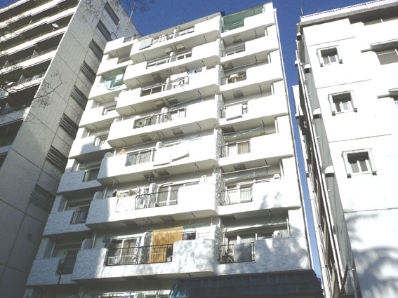マンションヴィップ四谷外観｜マンションヴィップ四谷は昭和５１年築、１０階建てのマンションです。曙橋駅から近くて利便性良好です。