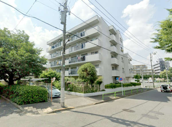 石神井台ガーデニア外観１｜石神井台ガーデニアは石神井川沿いのマンションです。昭和５７年完成の５階建てのです。