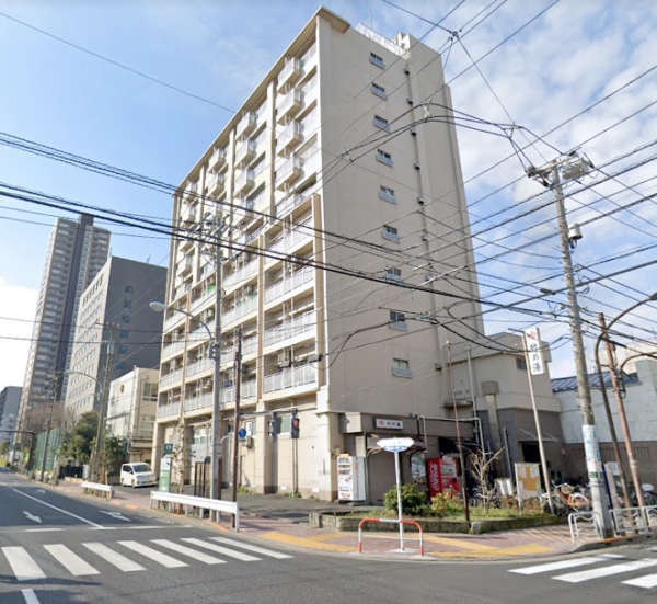 トダカ深川コーポ外観３｜トダカ深川コーポは昭和４９年築、１１階建てのマンションです。三つ目通り沿いに立地します。