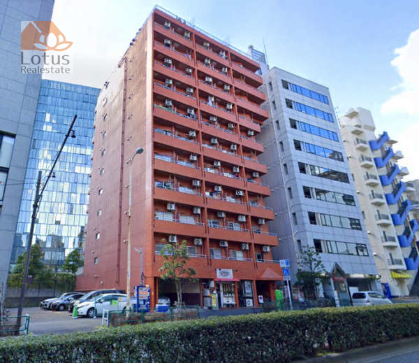 第３２宮庭マンション外観２｜第３２宮庭マンションは昭和５８年築、１３階建てのマンションです。抜弁天通りに立地します。東新宿駅から徒歩１分です。新宿イースト差塩スクエアの敷地に隣接しています。