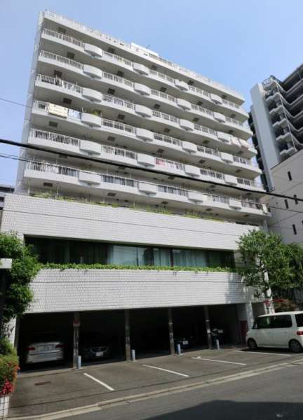 ホワイトレジデンス外観１｜ホワイトレジデンスは昭和５７年築、１２階建てのマンションです。