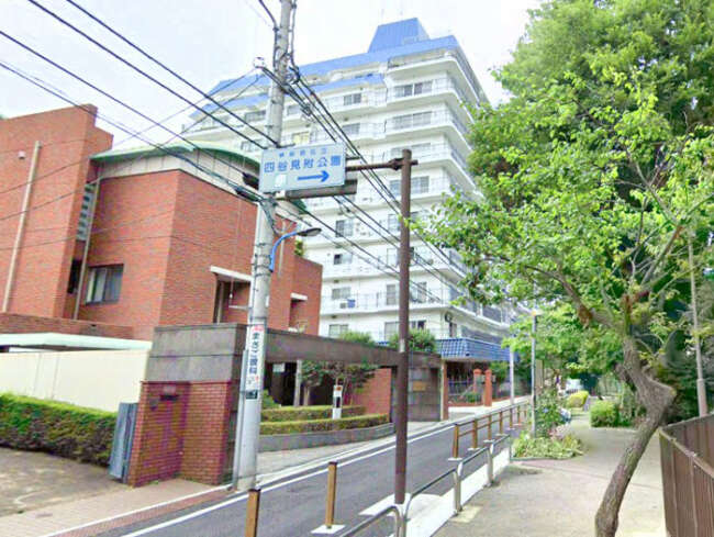 秀和四谷パークサイドレジデンス外観１｜秀和四谷パークサイドレジデンスは区立四谷見附公園前にあるマンションです。