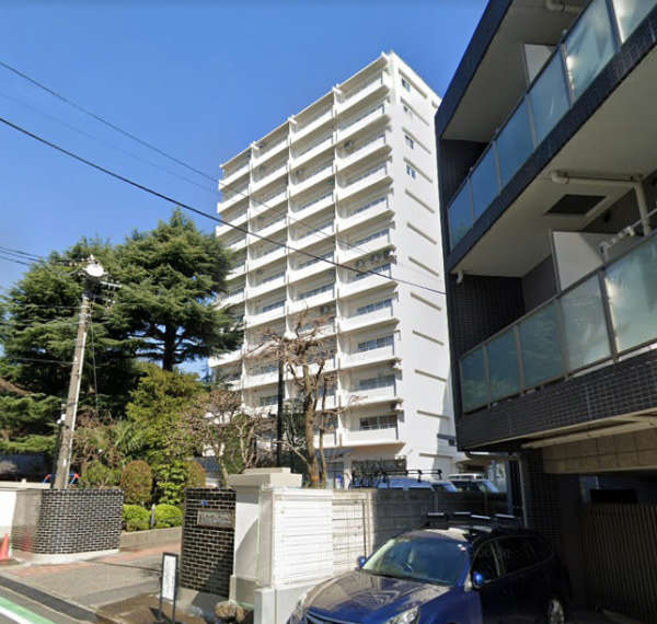 古河ガーデンマンション外観２｜古河ガーデンマンションは昭和４３年築、１２階建てマンションです。旧古川庭園に隣接しています。