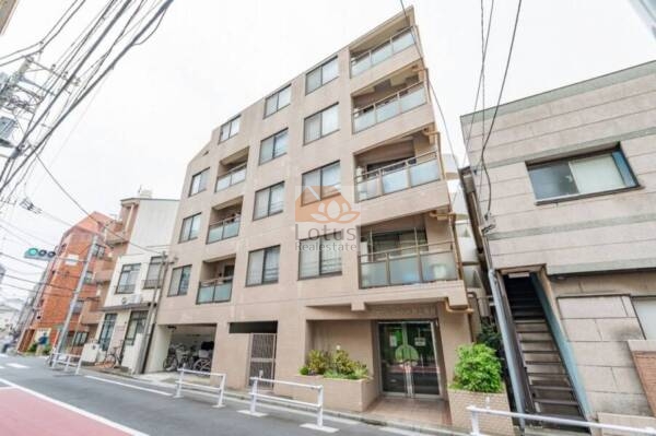 マートルコート中野上高田外観１｜外観です。マートルコート中野上高田は平成６年１１月築５階建てのマンションです。南側が２車線の通りに面していて開けています。