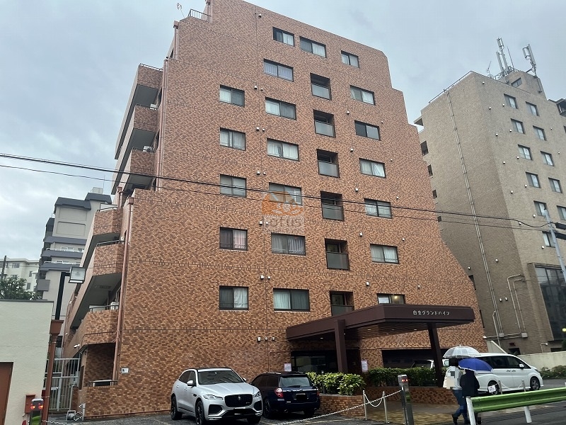白金グランドハイツ外観８｜白金グランドハイツは昭和58年築、8階建てのマンションです。