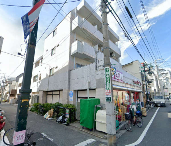 マイファリエ長崎外観４｜マイファリエ長崎は平成３年築、４階建てのマンションです。１階にスーパーまいばすけっとが入っています。東長崎駅から徒歩５分圏内です。