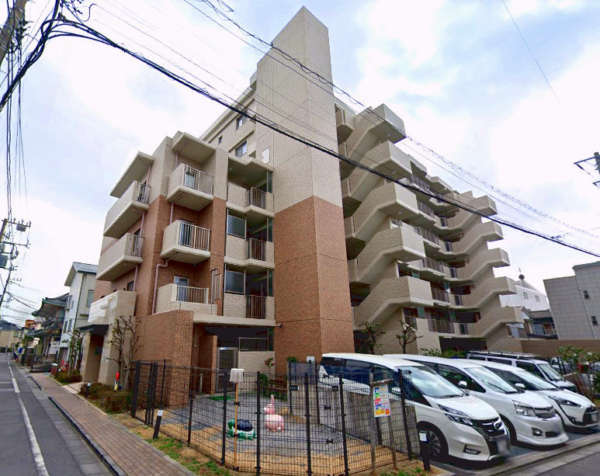 ライフピア青砥外観１｜ライフピア青砥は平成１４年築、７階建てのマンションです。中川近くの閑静な住宅地に立地します。青砥駅、立石駅が利用可です。