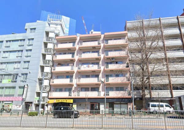 根岸ハイム外観１｜根岸ハイムは昭和５４年築、６階建てのマンションです。尾久橋通り沿いに立地します。鶯谷駅、日暮里駅が利用可です。