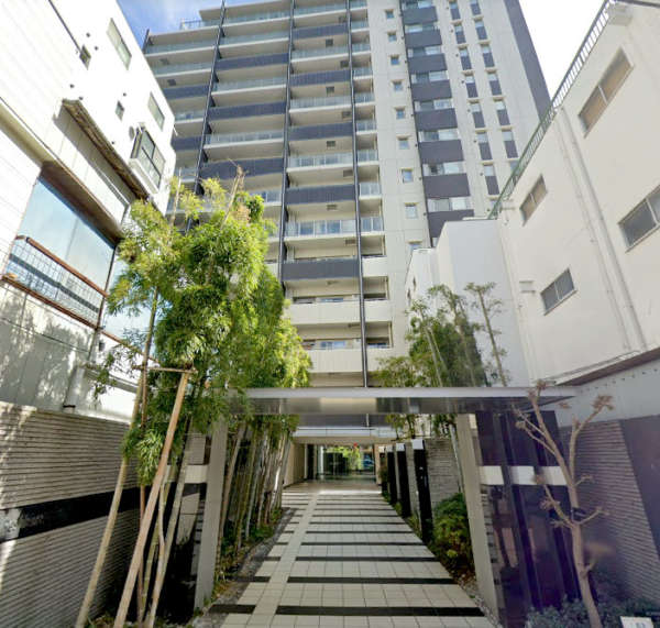 ライオンズ亀有駅前レジデンスエントランス２｜エントランスアプローチです。