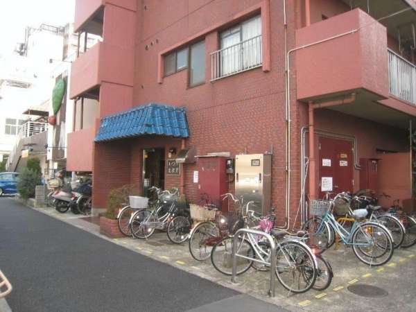 ハイコーポ北綾瀬3｜環七通り沿いに立地します。