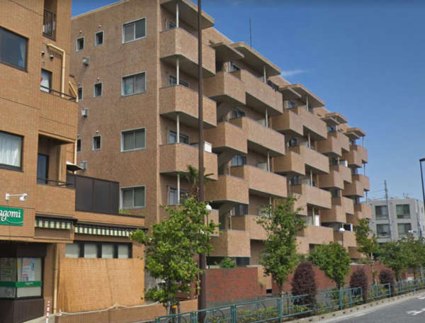 井荻ローヤルコーポ外観４｜東側は環八通りなので日当りは良好です。