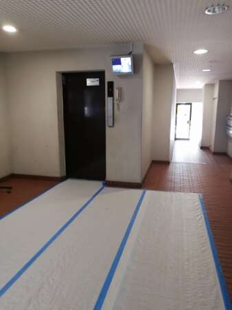 巣鴨第２ＳＹマンション共用部 (11)｜エレベーターがあり、防犯カメラが設置されています。
