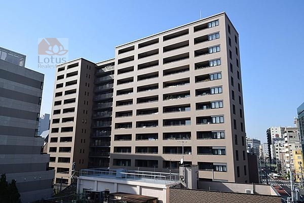 ザ・パークハウス上野外観１｜ザパークハウス上野は平成２７年築、１４階建てのマンションです。銀座線「稲荷町」駅から徒歩１分です。大通りから一本入った立地です。