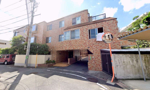 桜丘テラス外観２｜桜丘テラスは昭和５１年築、３階建てのマンションです。エレベーターはありません。千歳船橋駅から徒歩１０分圏内です。