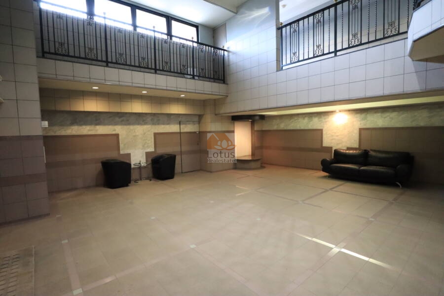 ライオンズマンション乃木坂共用部3｜大型のエントランスホールがあります。