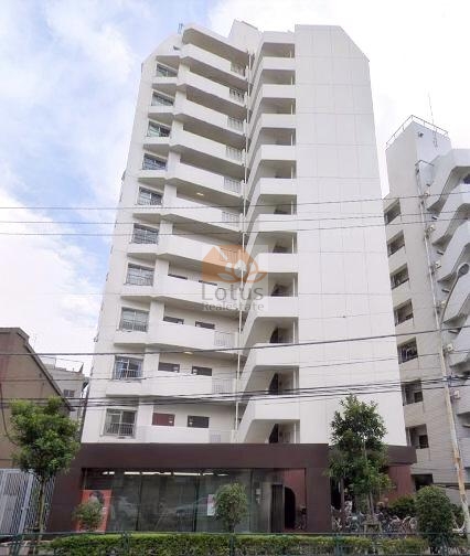 ロータリーマンション外観１｜ロータリーマンションは、昭和57年築で、12階建てのマンションです。明治通りに面しています。
