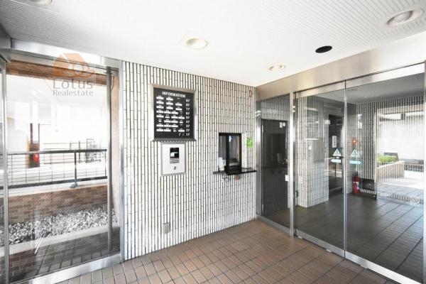 ライオンズマンション亀戸蔵前橋通りエントランス２｜オートロック完備しています。