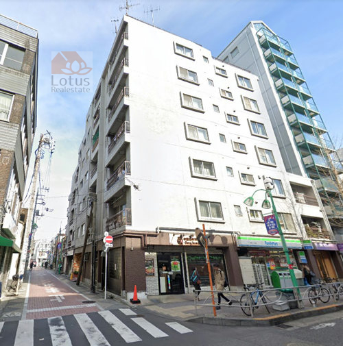 セイワパラシオン笹塚は昭和５１年築、７階建てです。１階にファミリーマート笹塚２丁目店があります。