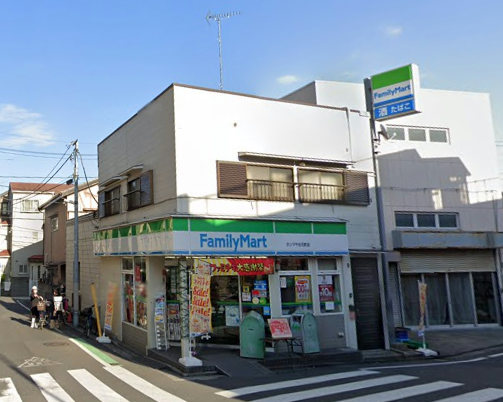 グリーンパーク元町-ファミリーマートタジマ千住元町店｜ファミリーマートタジマ千住元町店まで徒歩１分です。住宅街のアットホームなタイプのコンビニです。
