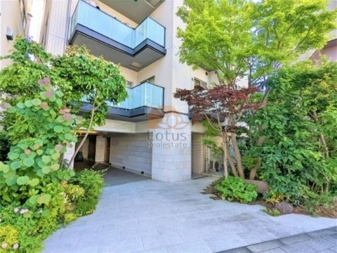 レ・ジェイド東向島エントランス｜国道6号・水戸街道沿いに立地します。