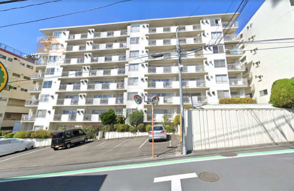 東建参宮橋マンション外観３｜東建参宮橋マンションは昭和４７年築、８階建てのマンションです。オートロック完備しているので安心です。参宮橋駅、初台駅、代々木駅も徒歩圏内です。