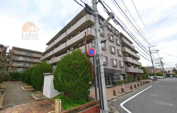 クレッセント上祖師谷外観４｜クレッセント上祖師谷は平成8年築、5階建てのマンションです。周辺は閑静な住宅地です。