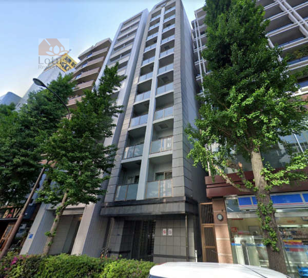 アイムズ芝大門は平成１８年築、１２階建てのマンションです。第一京浜通りに面した立地です。「大門」駅から徒歩２分です。「御成門」駅、「浜松町」駅も利用可です。