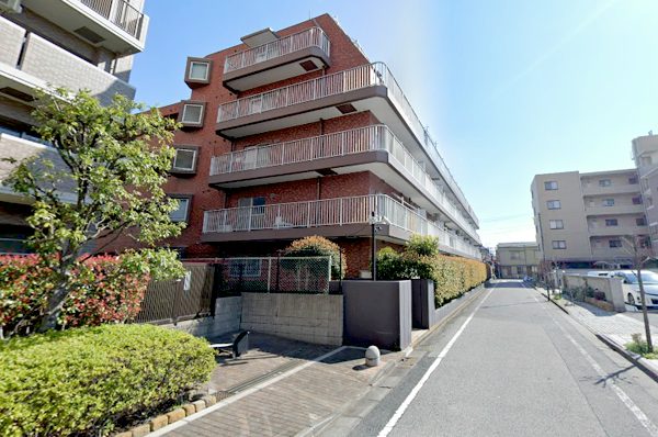 ライオンズマンション五反野第３外観３｜ライオンズマンション五反野第３は昭和57年築、6階建てのマンションです。