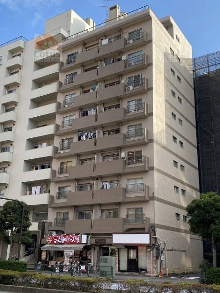 恵進マンション外観２｜恵進マンションは昭和47年築、10階建てのマンションです。本所吾妻橋駅から徒歩1分、浅草通り沿いに立地します。東京スカイツリーまで徒歩5分圏内です。