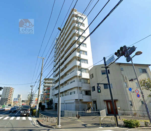 グリーンパーク金町２外観１｜グリーンパーク金町２は平成３年築、１３階建てのマンションです。水戸街道道沿いに立地します。