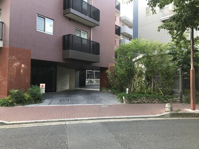グランウィッシュ四ツ木外観２｜東四つ木コミュニティ通りに立地します。