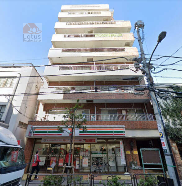 パラシオン本郷外観３｜パラシオン本郷は９階建てのマンションです。「春日」駅から徒歩１分の便利な立地です。１階に「セブンイレブン文京西方１丁目店」があります。
